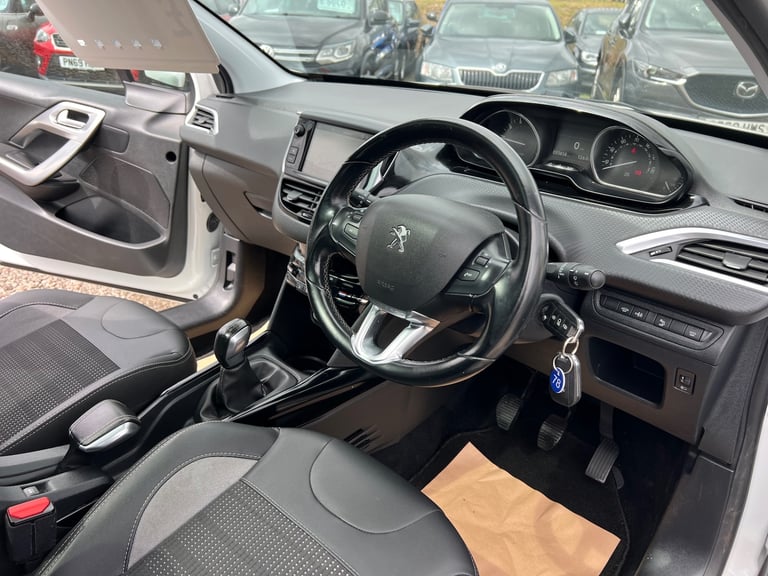 2018 68 PEUGEOT 2008 1.2 PURETECH ALLURE PREMIUM 5DR ONLY 33,000 MILES F/S/H