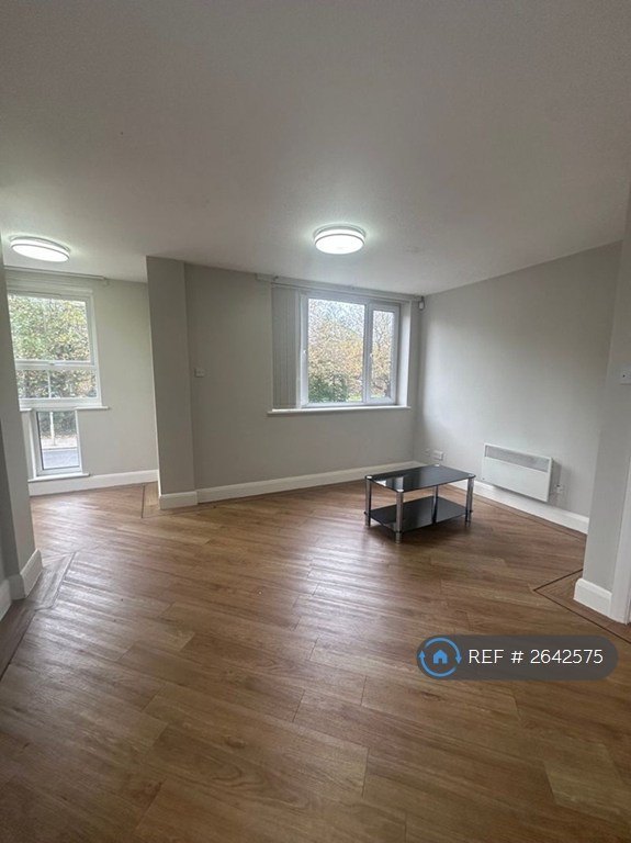 2 bedroom flat in Gladstone Court, Liverpool, L8 (2 bed) (#2642575)