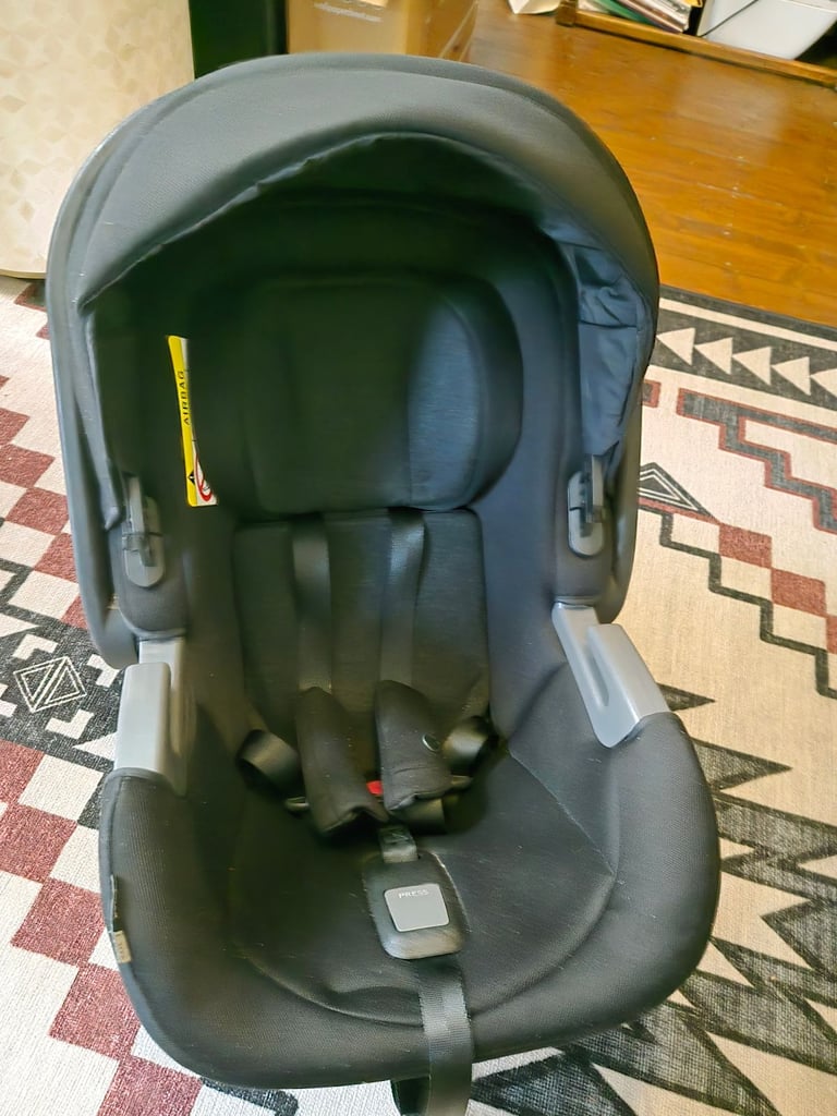 Silver Cross Dream car seat and isofix base