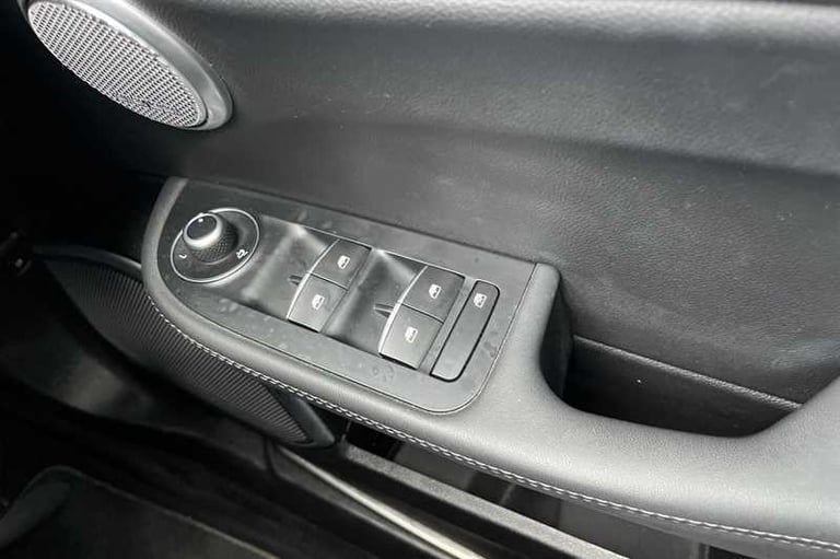 2019 Alfa Romeo Giulia 2.0 TB 280 Veloce 4dr Auto SALOON PETROL Automatic