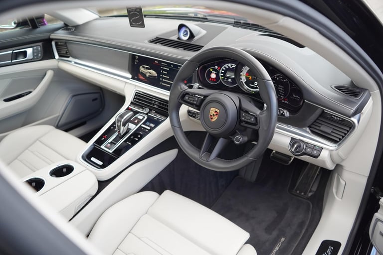 Porsche Panamera 2.9 V6 E-Hybrid 17.9kWh 4 Platinum Edition Saloon 5dr Petrol Pl