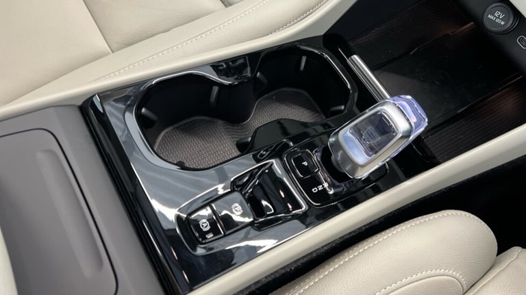 2024 Volvo XC40 Ultra, B3 Mild hybrid, Petrol, Bright (Blond Leather, Panoramic Sunroof) Estate P...