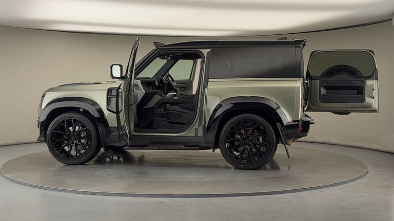 2024 Land Rover Defender 3.0 D300 X-Dynamic HSE 90 3dr Auto ESTATE DIESEL Automatic