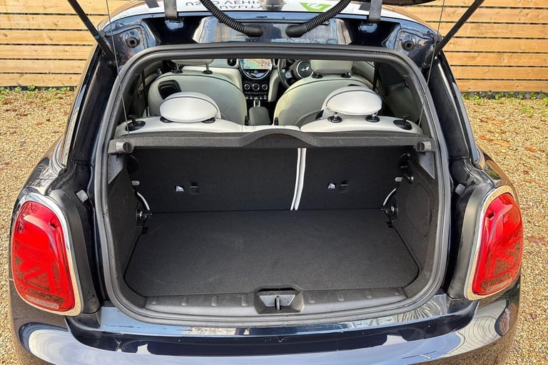 2022 MINI Hatch 1.5 Cooper Exclusive Hatchback 3dr Petrol Steptronic Euro 6 (s/s) (136 ps) HATCHB...