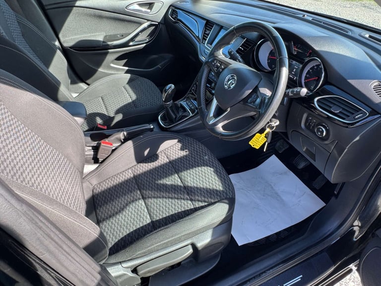 2017 Vauxhall Astra 1.4T 16V 150 SRi 5dr HATCHBACK PETROL Manual