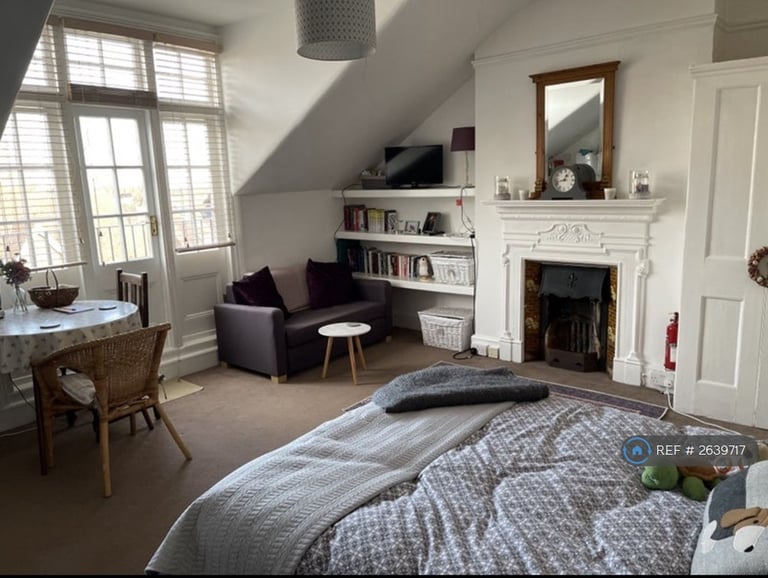 Studio flat in Southwood Avenue, London, N6 (#2639717)