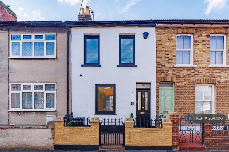 3 bedroom house in Mayfield Road, London, E17 (3 bed) (#2647310)