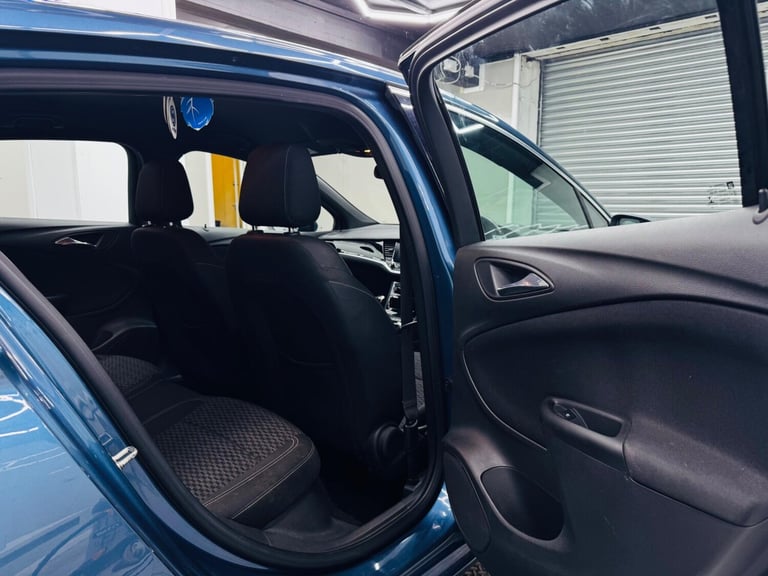 2016 Vauxhall Astra 1.6 CDTi BlueInjection SRi Nav Euro 6 (s/s) 5dr HATCHBACK Diesel Manual