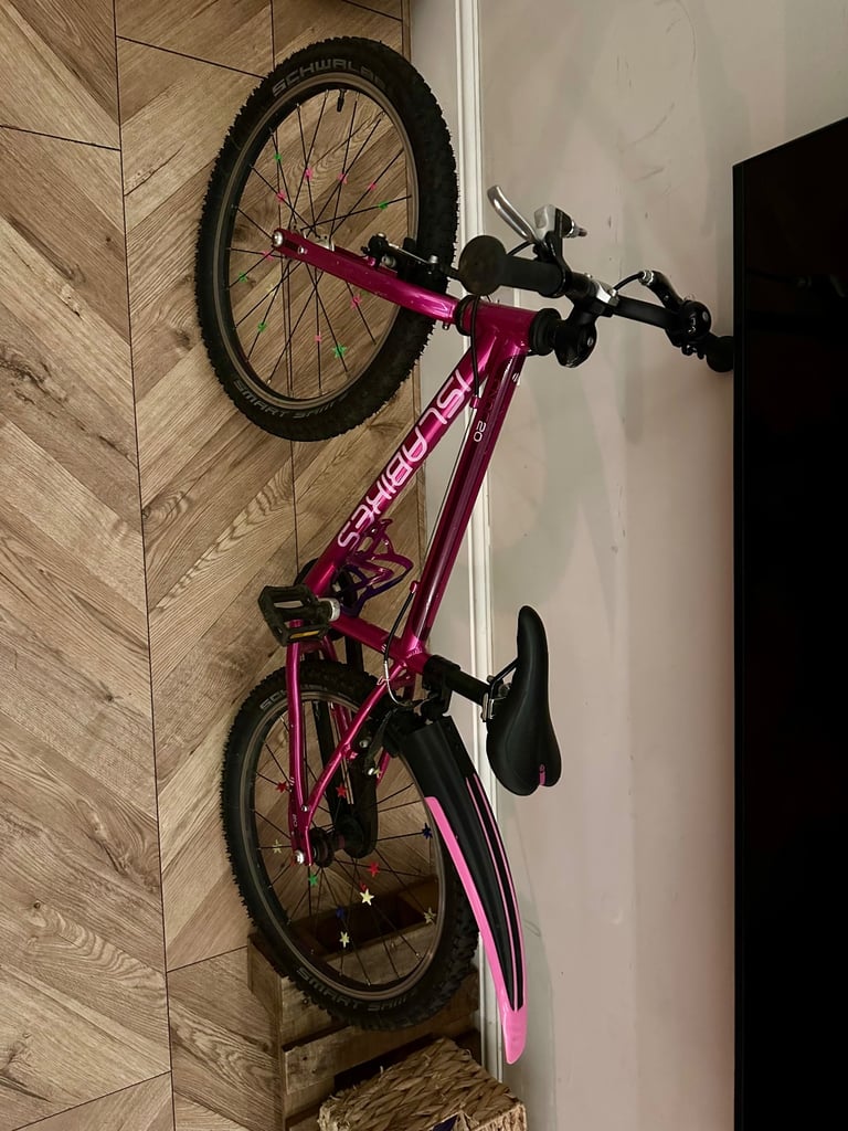 Isla bike pink 20’ wheels