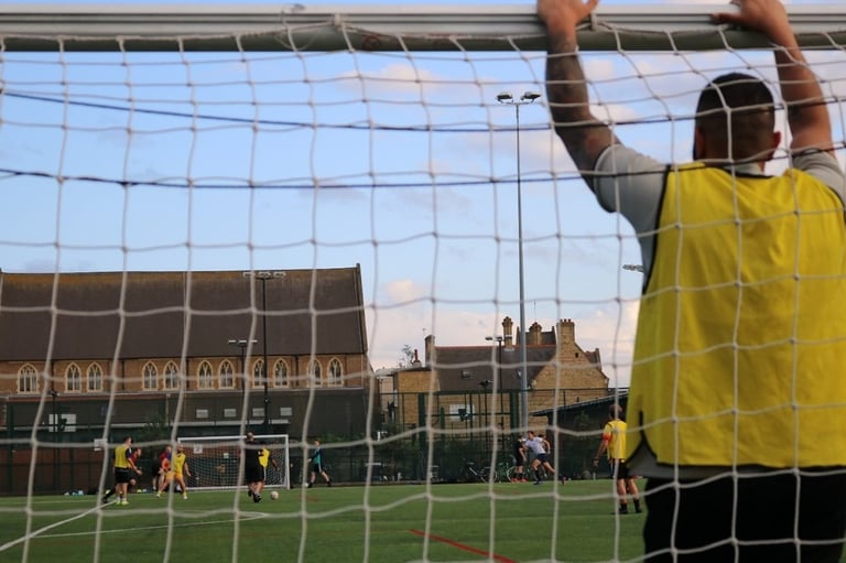 PLAY FRIENDLY FOOTBALL GAMES - purfleet , grays chafford hundred players teams wanted 