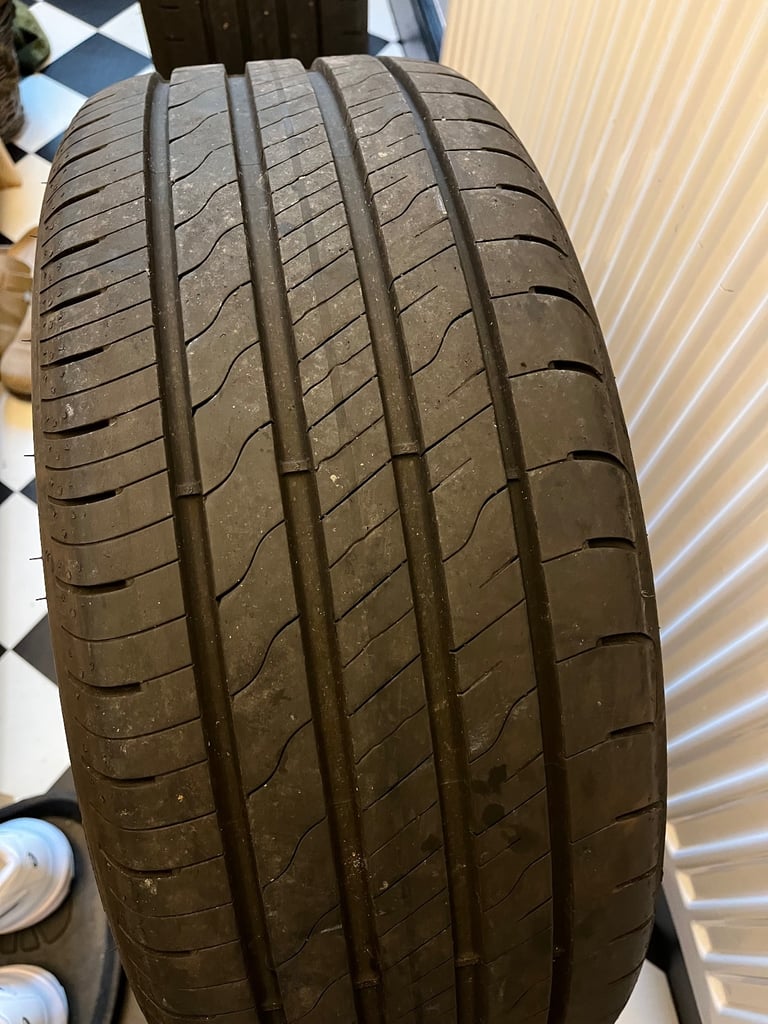 Goodyear EfficientGrip Performance 2. 225/50 R17 94W 7mm tread.