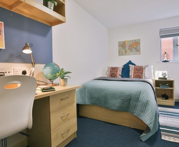 STUDENT ROOMS TO RENT IN CANTERBURY. CLASSIC ENSUITE TALLIS COURT