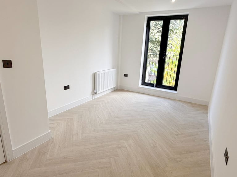 Spacious 3 Bed First Floor Flat to Rent, Balvinder Apartments, Barnabas Road, Hackney E9