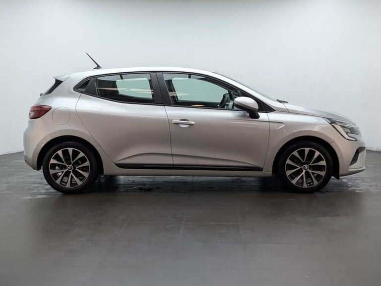 2022 Renault Clio 1.6 E-TECH Iconic Hatchback 5dr Petrol Hybrid Auto Euro 6 (s/s) (140 ps) NA HAT...