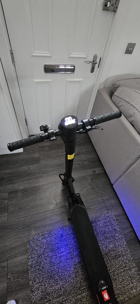 Electric Scooter 350W Great condition - Black & Foldable