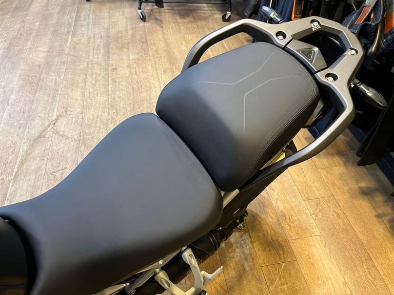 2025 Triumph Tiger 1200 RALLY EXPLORER PREMIUM COLOUR Petrol yellow 6 Speed