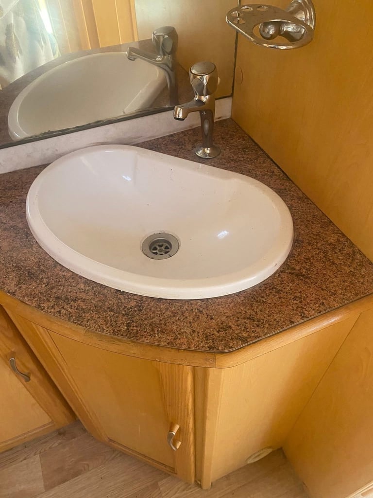 2000 Pageant Caravan To Rent