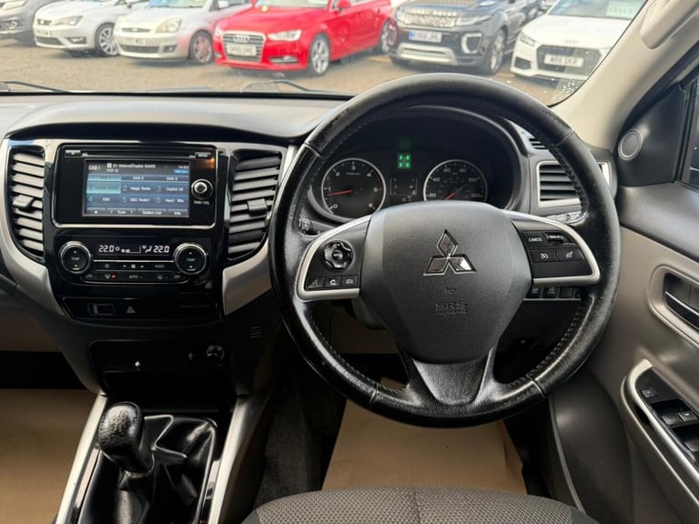 2017 Mitsubishi L200 2.4 DI-D DC Titan Pickup Double Cab 4dr Diesel Manual 4WD Euro 6 (178 ps) Di...
