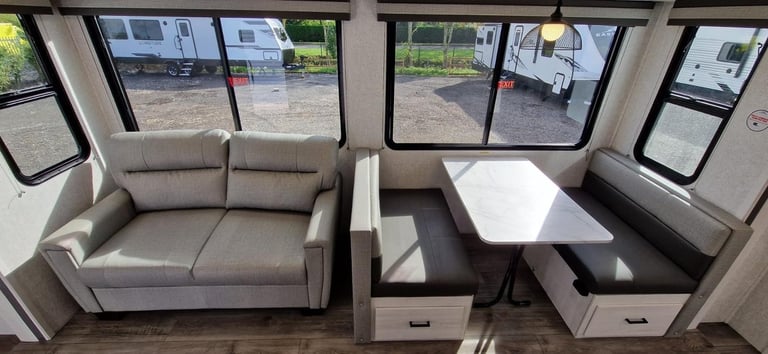 Forest River East To West Longitude 319BH American Caravan 5th Wheel