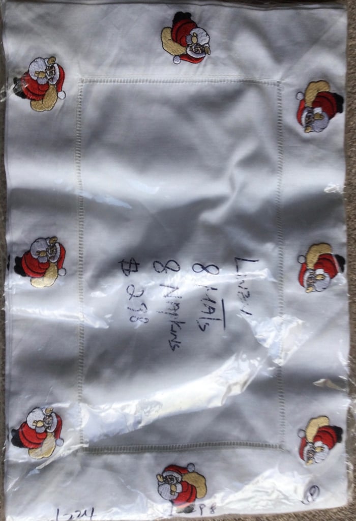 8 linen placemats and napkins