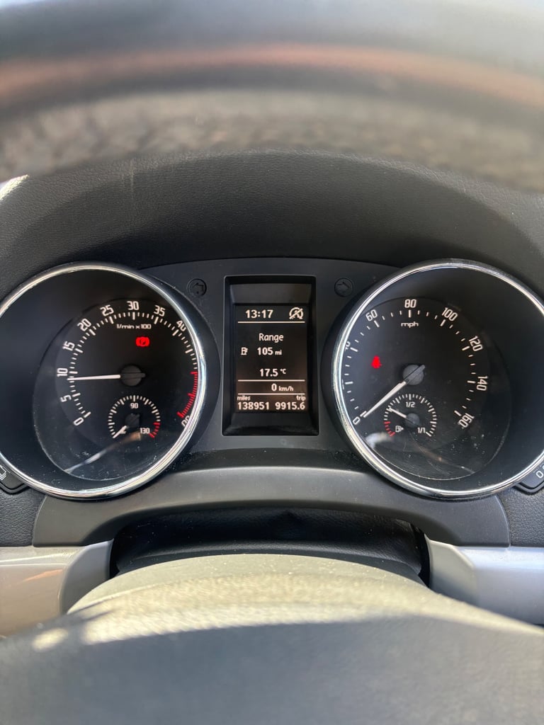 Skoda, YETI, Hatchback, 2012, Manual, 1598 (cc), 5 doors