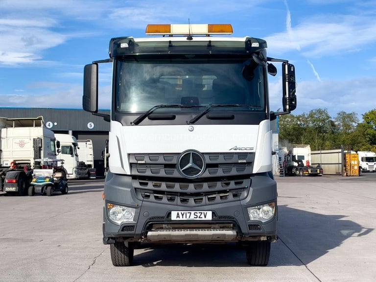 2017 (17) MERCEDES-BENZ AROCS 3240K TIPPER