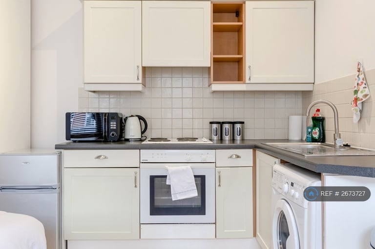 Studio flat in Charleville Rd, London, W14 (#2673727)