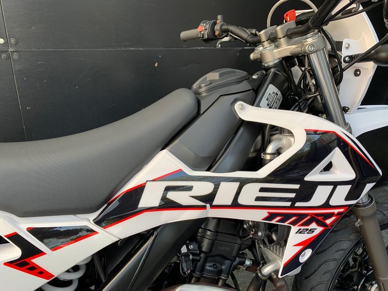 RIEJU MRT 125 cc 2025 VERY LOW MILEAGE HPI CLEAR 125cc SUPERMOTO 339 MILES!!