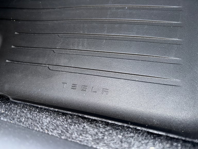 Original Tesla Model Y set of rubber mats - x5