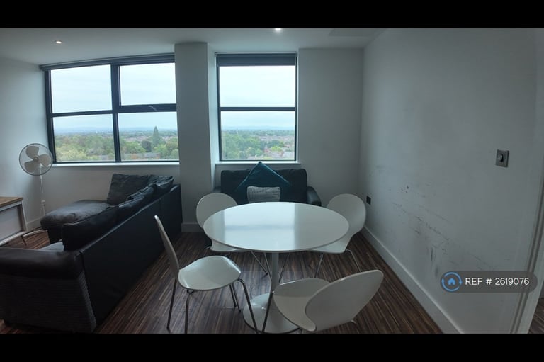 3 bedroom flat in West Point, Manchester, M16 (3 bed) (#2619076)