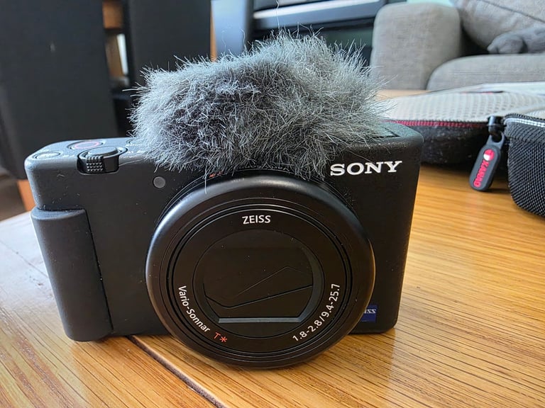 Sony ZV-1 vloggers camera with case, 4x batteries and  tripod camera grip
