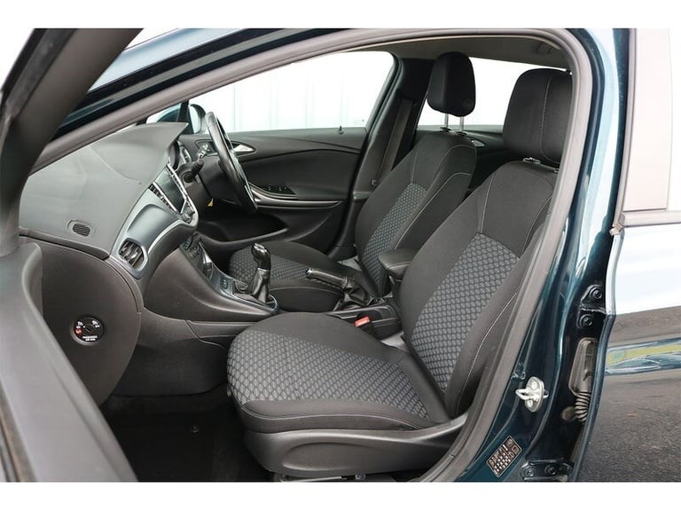 2017 Vauxhall Astra CDTi ecoTEC BlueInjection Tech Line Nav Estate Diesel Manual