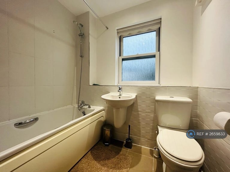 6 bedroom house in Gordon Street, Leamington Spa, CV31 (6 bed) (#2659833)