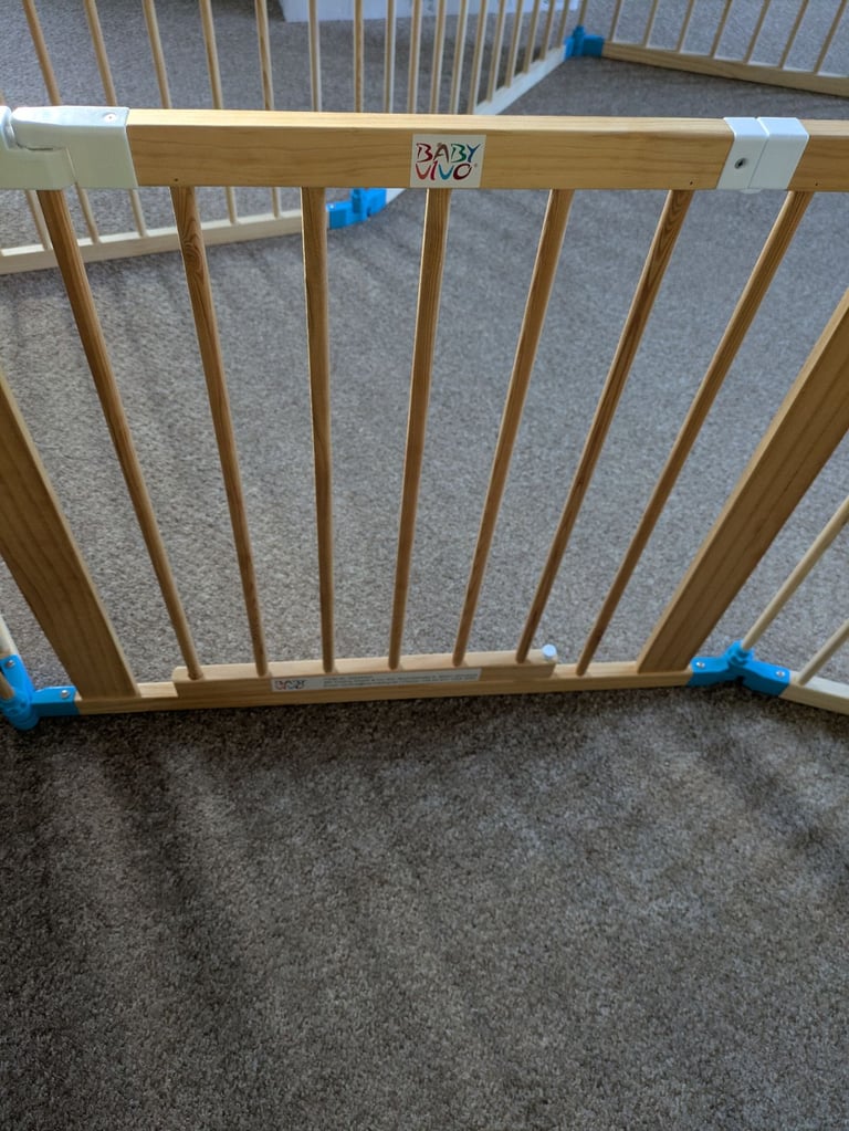 Baby Vivo wooden play pen