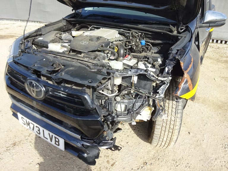 2024 73 REG TOYOTA HILUX INVINCIBLE D-4D 4WD DIESEL AUTO DAMAGED SALVAGE