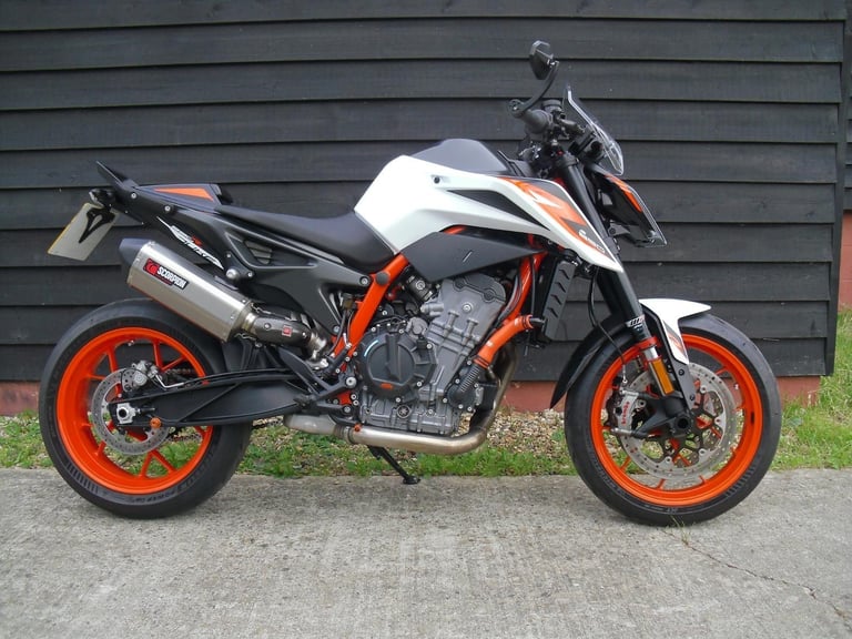 KTM 890 DUKE R 2021 , 1300 MILES ONLY , OUTSTANDING CONDITION , TECH PACK .