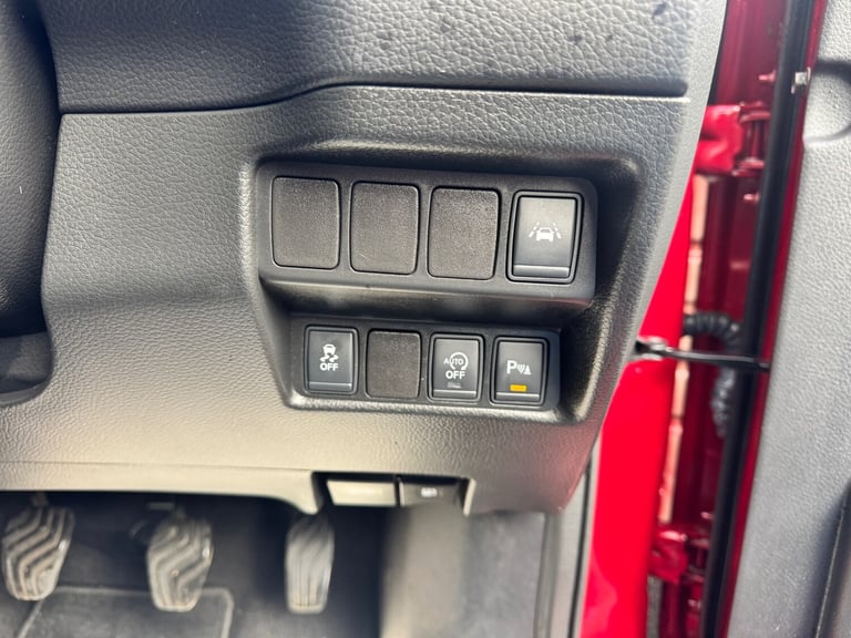 2015 Nissan Qashqai 1.6 DiG-T Tekna [Non-Panoramic] 5dr HATCHBACK Petrol Manual