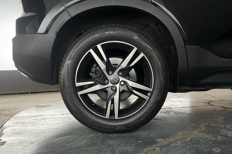  Volvo Xc40 2.0 T4 R Design Suv 5dr Petrol Auto Euro 6 s/s 190 Ps Petrol