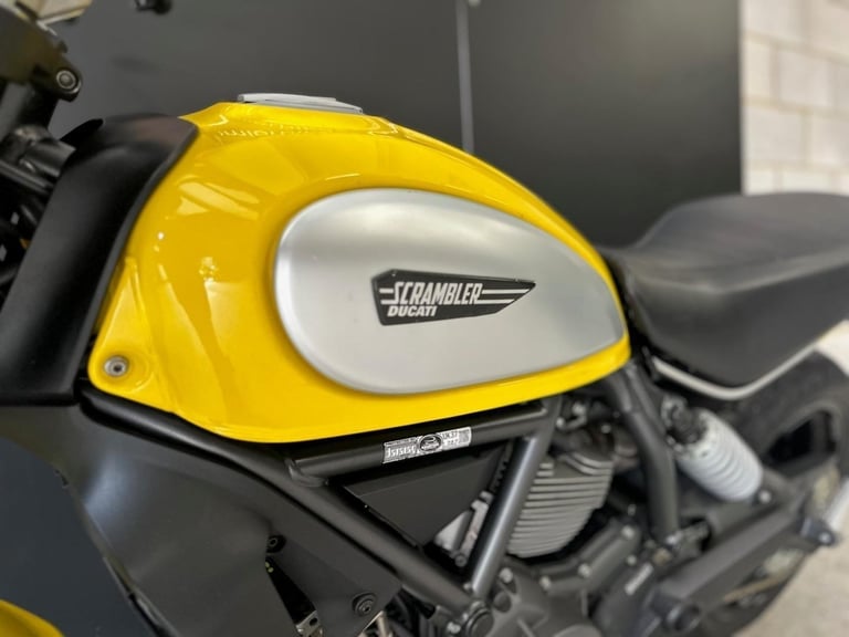 STUNNING LOW MILEAGE 2015/15 DUCATI SCRAMBLER ICON MOTORCYCLE