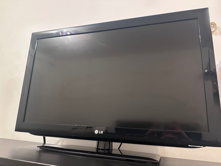 LG TV 42” Model 45LD450 - ZA