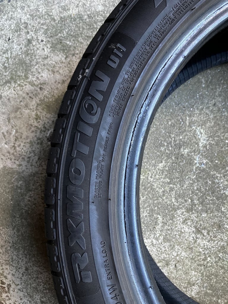 2 x Car Tyres UHP 225/45 ZR17 ROADX RXMOTION