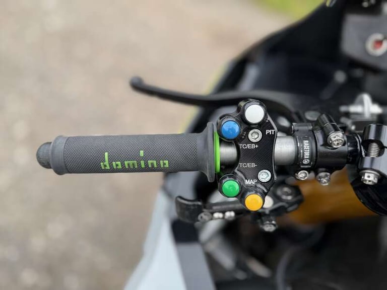 Kawasaki ZX-10RR NINJA Manual