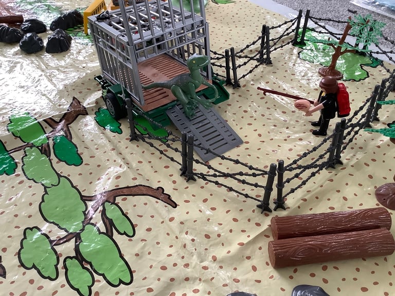 Playmobil Set 4175 Adventure Amphibian Vehicle & Deinonychus - plus extras!