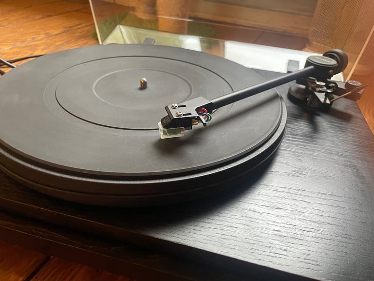 Revolver Rebel Turntable 