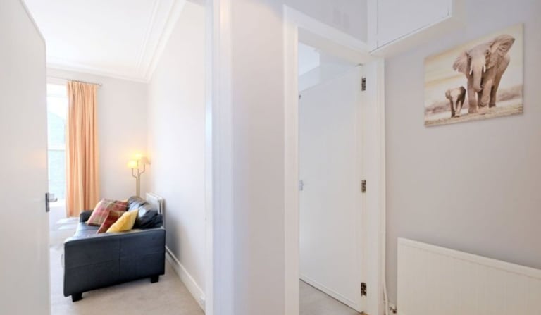 Bright and airy 2 bedroom modern furnished flat great location