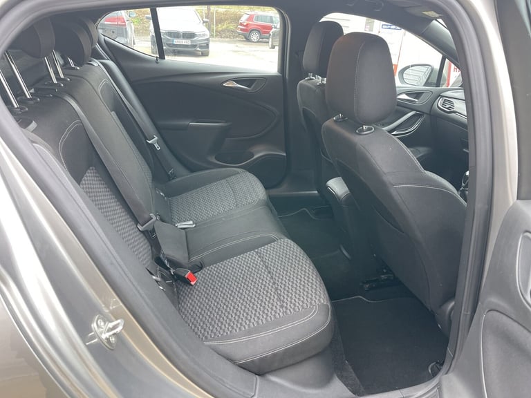 VAUXHALL ASTRA 1.4 i SRi 2017