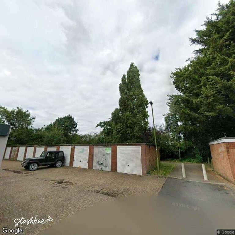 Garage to rent in Borehamwood (WD6) | Stashbee