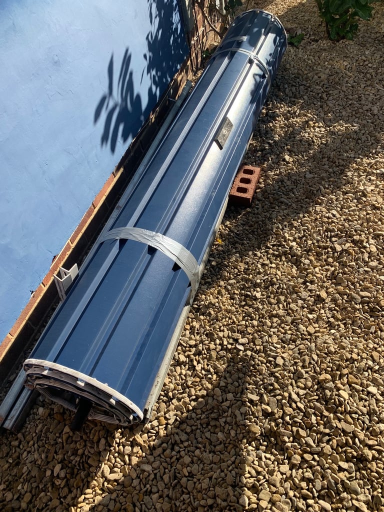 Roller garage door manual opening 