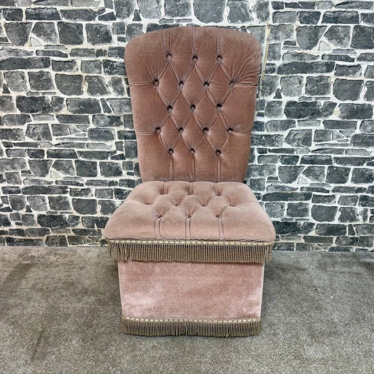 image for Vintage Buttoned Velvet Bedroom Chair with Storage