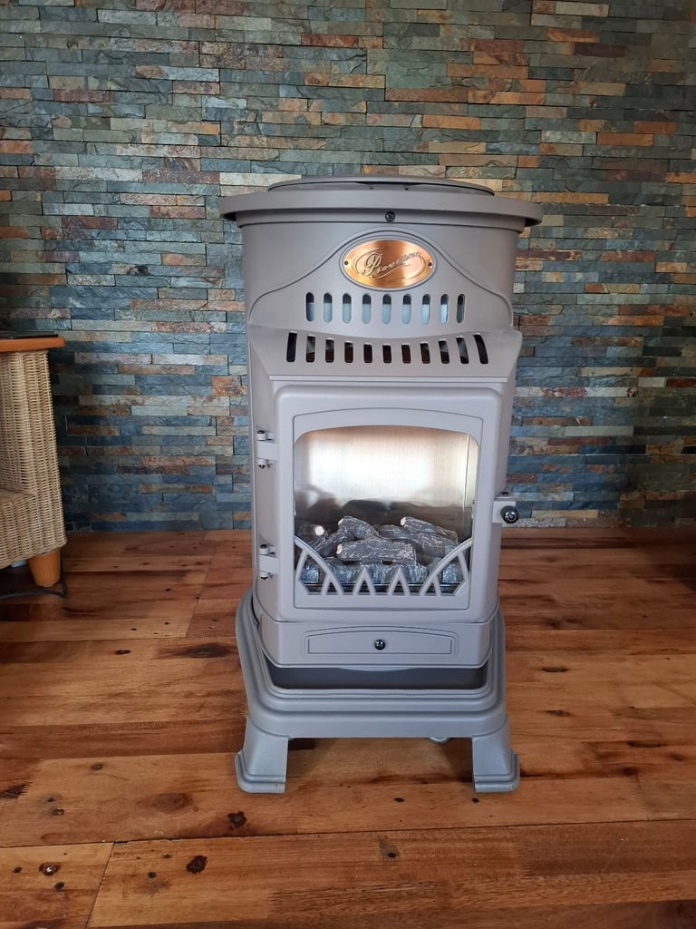 Portable flueless gas fire